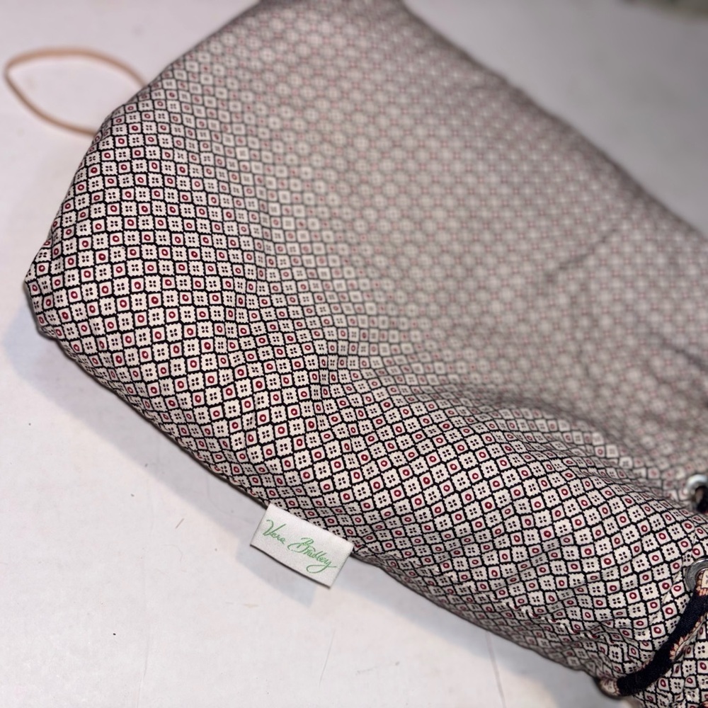 Vera Bradley retired drawstring backpack in the "Classic Black" paisley pattern - Picture 7 of 15